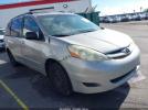 Toyota Sienna Le Image 1
