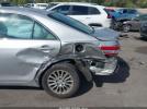 Toyota Camry Le Image 3