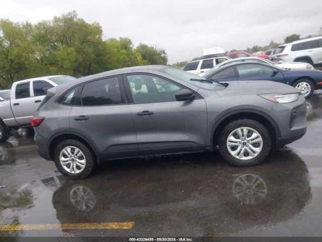 Ford Escape Image 16