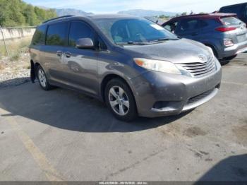  Salvage Toyota Sienna