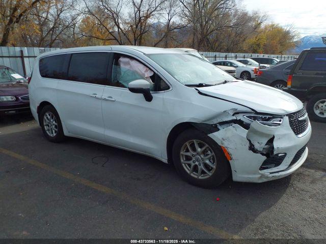  Salvage Chrysler Pacifica