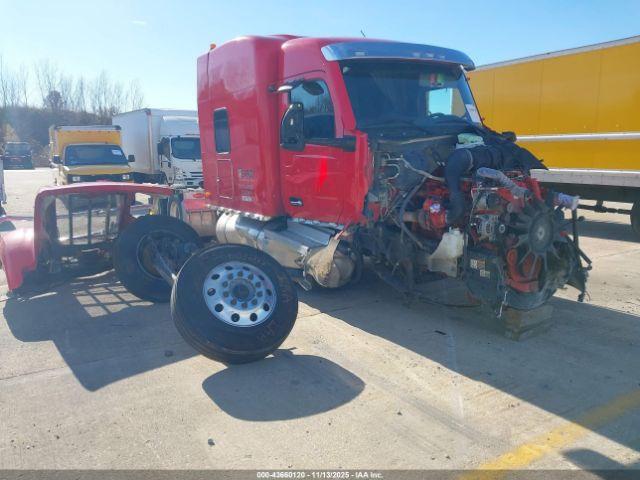  Salvage Peterbilt 579