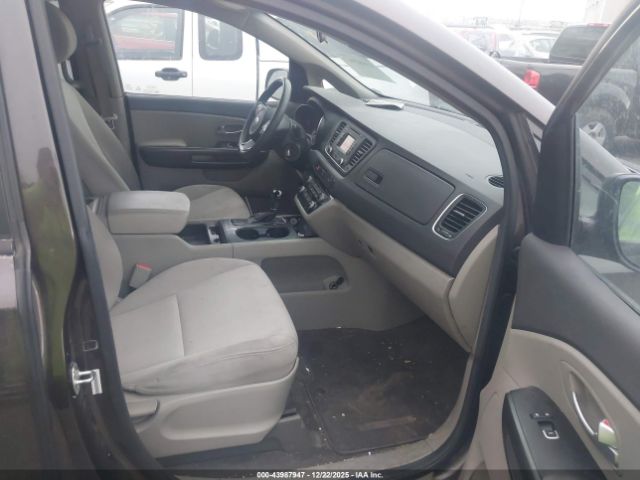 Kia Sedona Lx Image 5