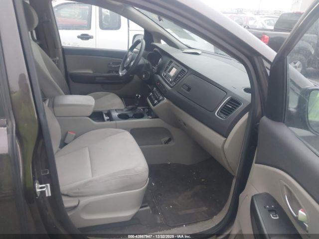 Kia Sedona Lx Image 5