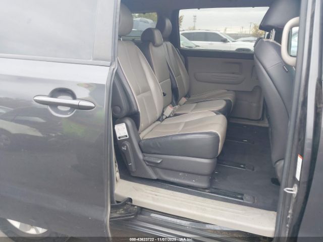 Kia Sedona Lx Image 5