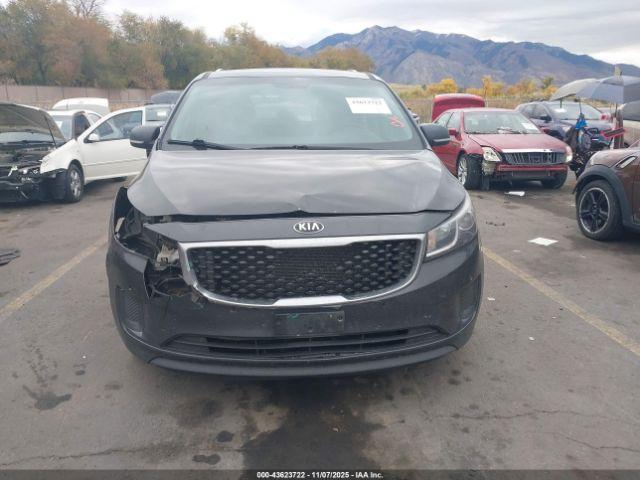 Kia Sedona Lx Image 9