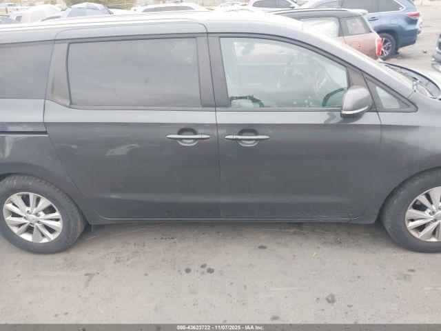 Kia Sedona Lx Image 6