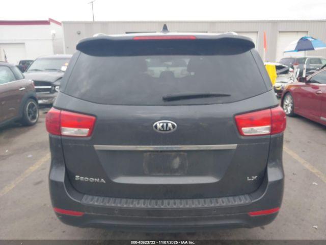 Kia Sedona Lx Image 4