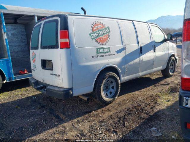 Chevrolet Express Image 11