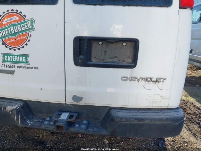 Chevrolet Express Image 10