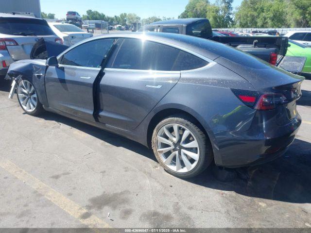 Tesla Model 3 Image 5