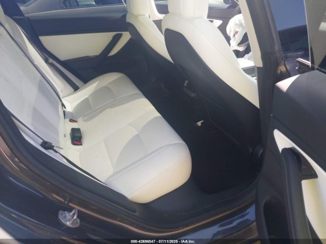 Tesla Model 3 Image 9