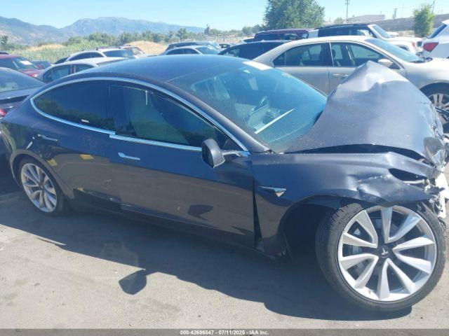Tesla Model 3 Image 4