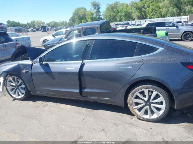 Tesla Model 3 Image 14