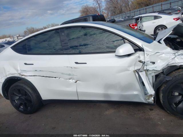 Tesla Model Y Long Range Dual Motor All-wheel Drive Image 15