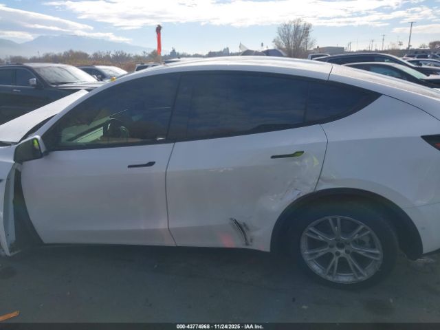 Tesla Model Y Long Range Dual Motor All-wheel Drive Image 9