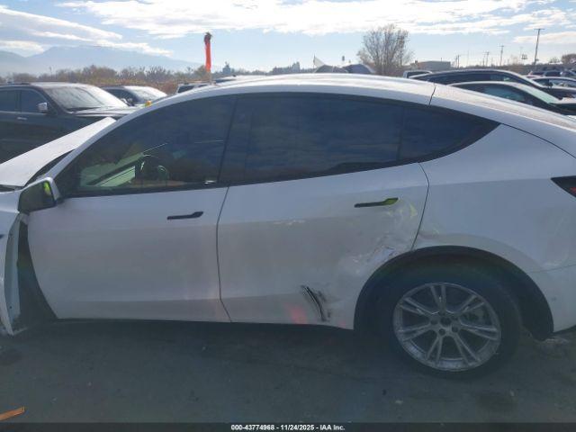 Tesla Model Y Long Range Dual Motor All-wheel Drive Image 9