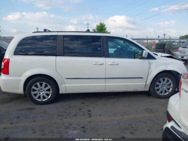 Chrysler Town & Country Touring Image 12