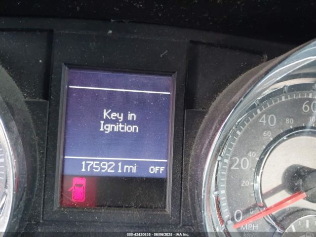 Chrysler Town & Country Touring Image 14