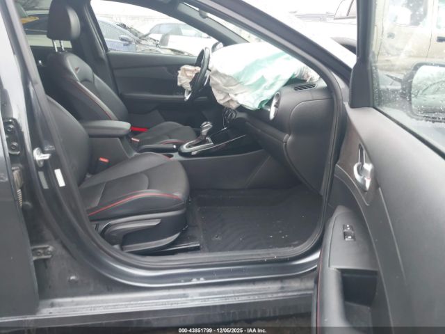 Kia Forte Gt Image 9