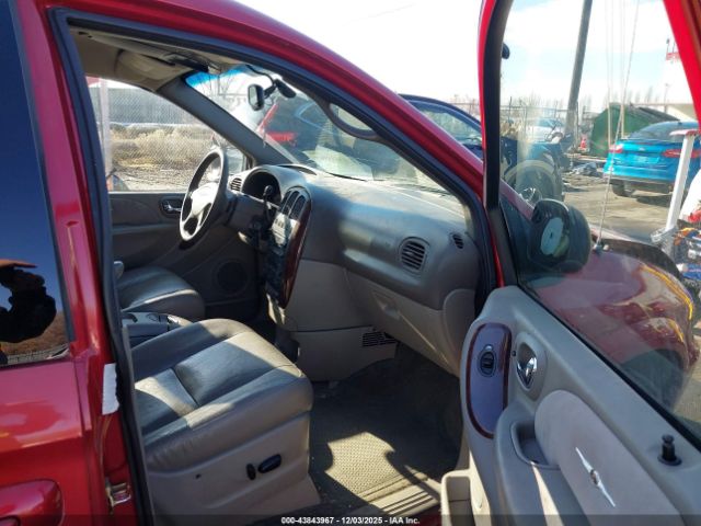 Chrysler Town & Country Limited Image 12