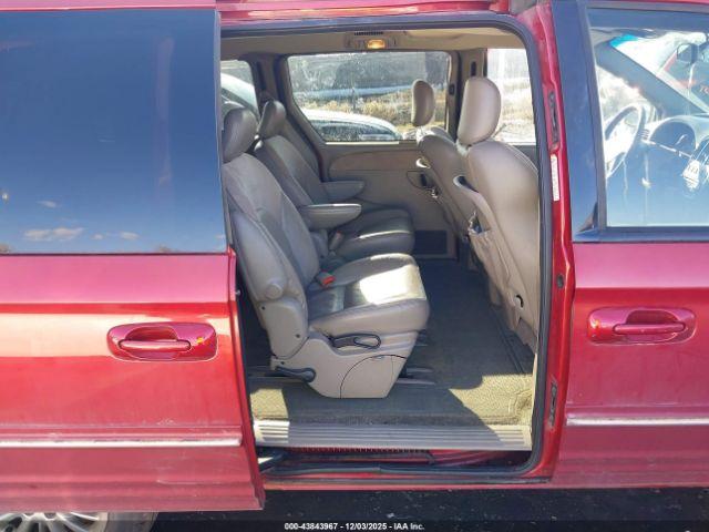 Chrysler Town & Country Limited Image 8