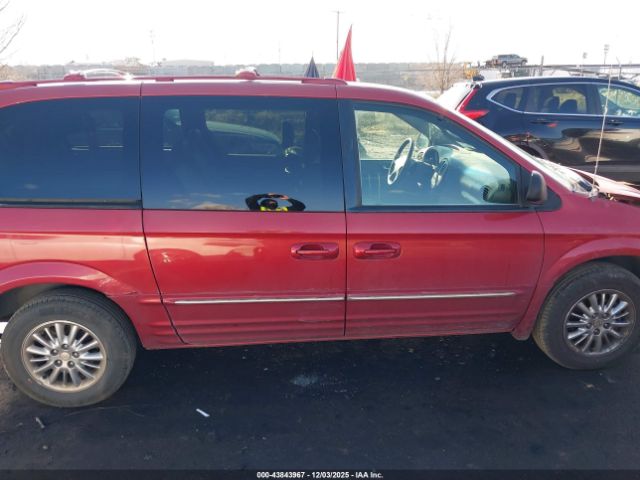 Chrysler Town & Country Limited Image 3