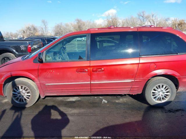 Chrysler Town & Country Limited Image 2