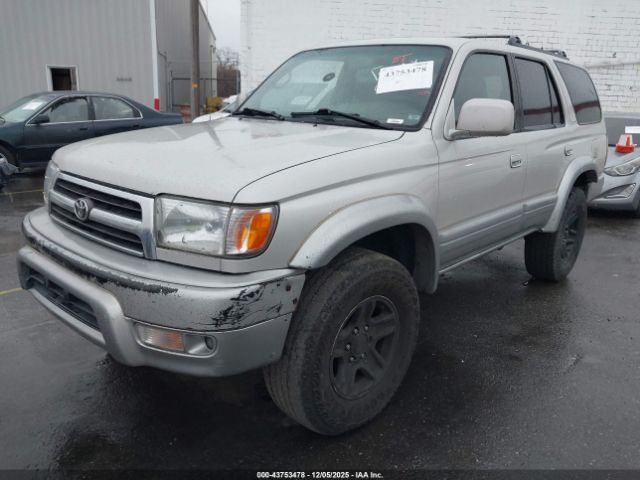 Toyota 4Runner Limited V6 Image 2