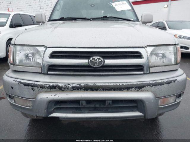 Toyota 4Runner Limited V6 Image 11