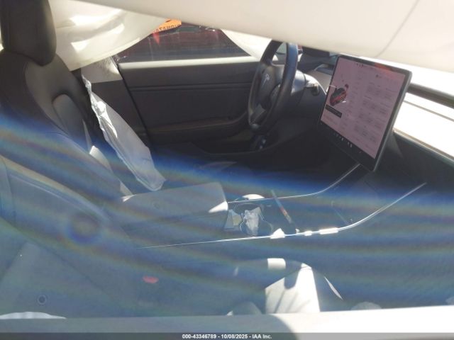 Tesla Model 3 Image 4