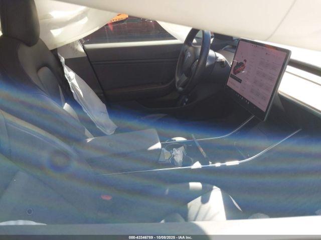 Tesla Model 3 Image 4