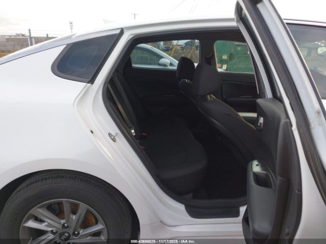 Kia Optima Lx Image 17