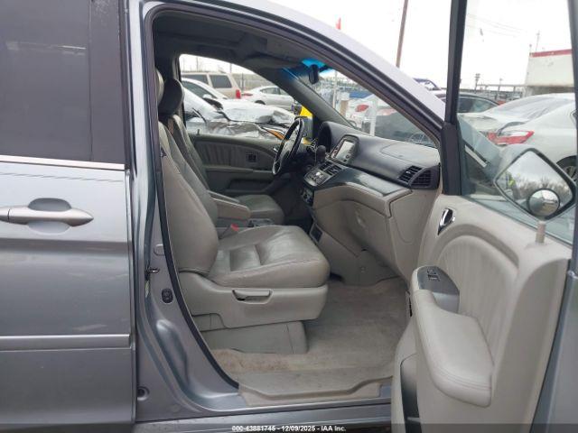 Honda Odyssey Touring Image 6