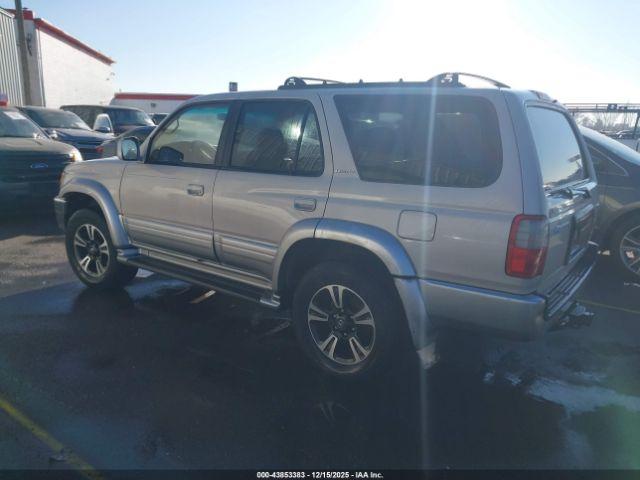Toyota 4Runner Limited Image 4