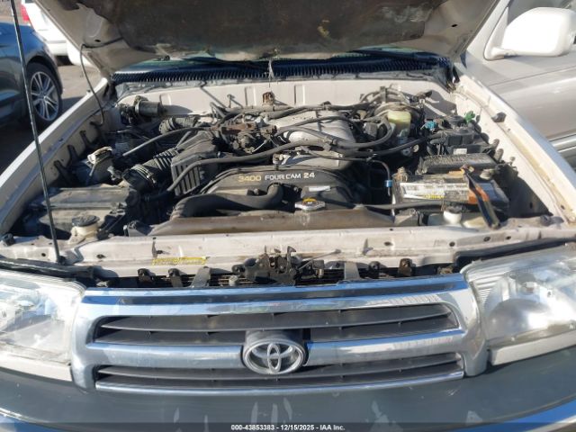 Toyota 4Runner Limited Image 2