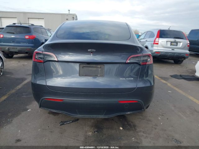 Tesla Model Y Image 14