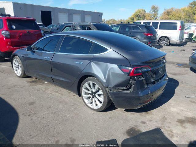 Tesla Model 3 Image 11