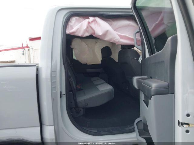 Ford F-350 Xlt Image 4