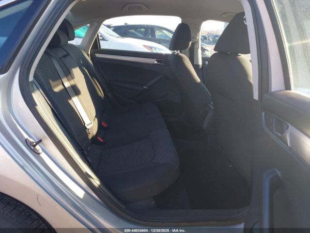 Volkswagen Passat 1.8t S Image 8