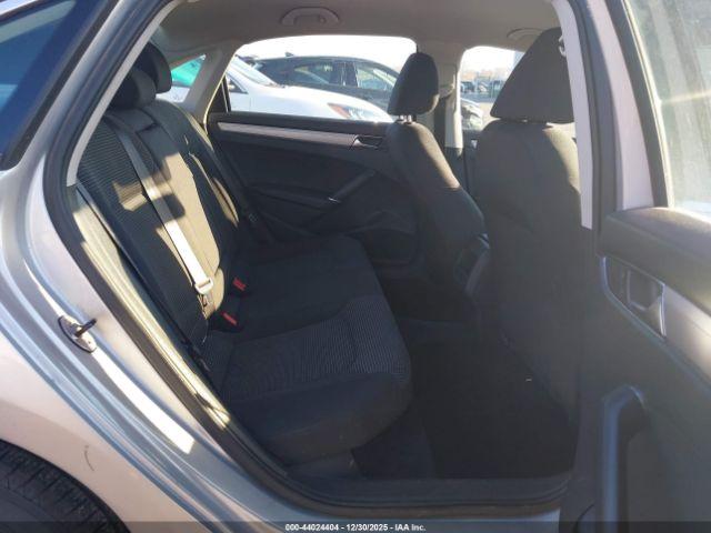 Volkswagen Passat 1.8t S Image 8