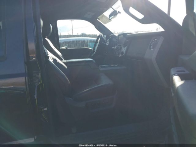 Ford F-350 Lariat Image 3