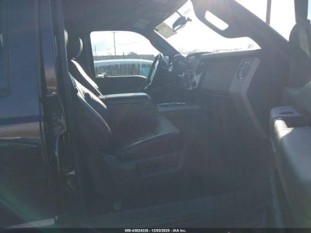 Ford F-350 Lariat Image 3