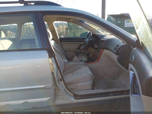 Subaru Outback 2.5i Image 2