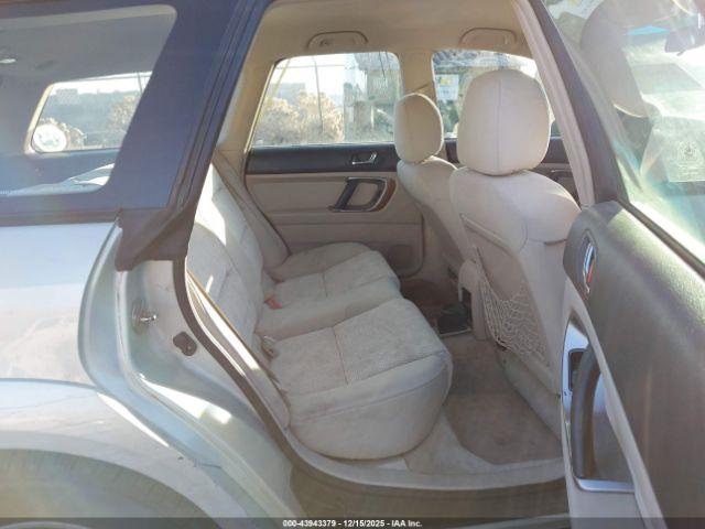 Subaru Outback 2.5i Image 9
