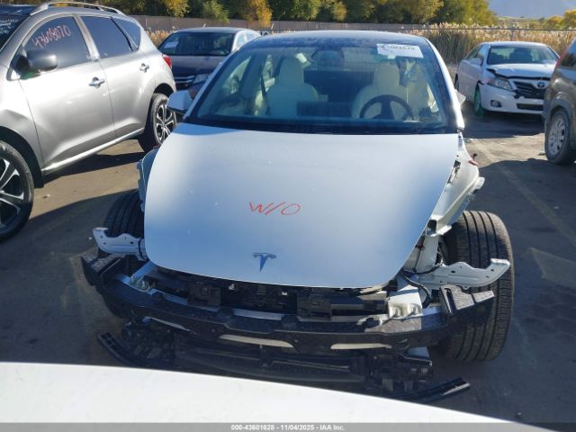 Tesla Model 3 Long Range Rear-wheel Drive Image 10