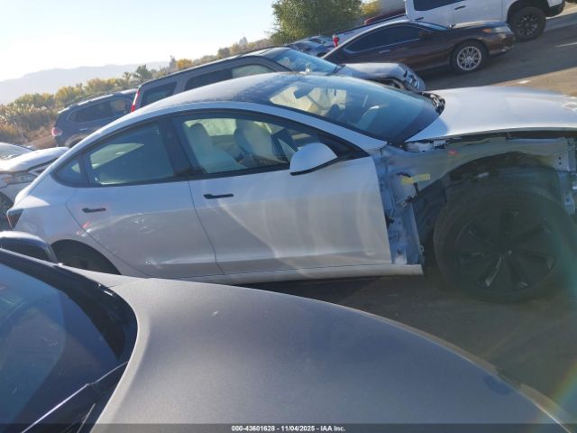 Tesla Model 3 Long Range Rear-wheel Drive Image 11