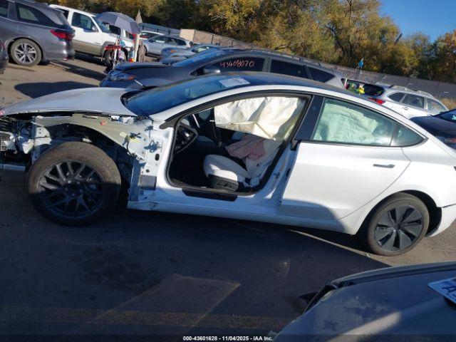 Tesla Model 3 Long Range Rear-wheel Drive Image 14