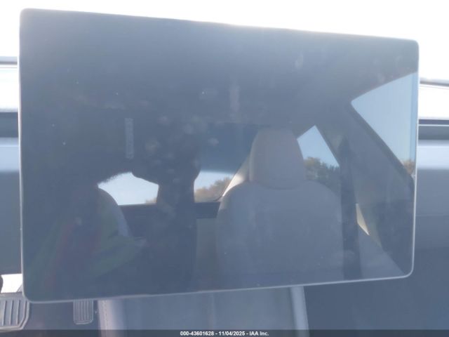 Tesla Model 3 Long Range Rear-wheel Drive Image 17