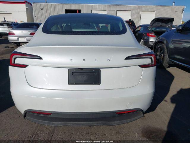 Tesla Model 3 Long Range Rear-wheel Drive Image 15